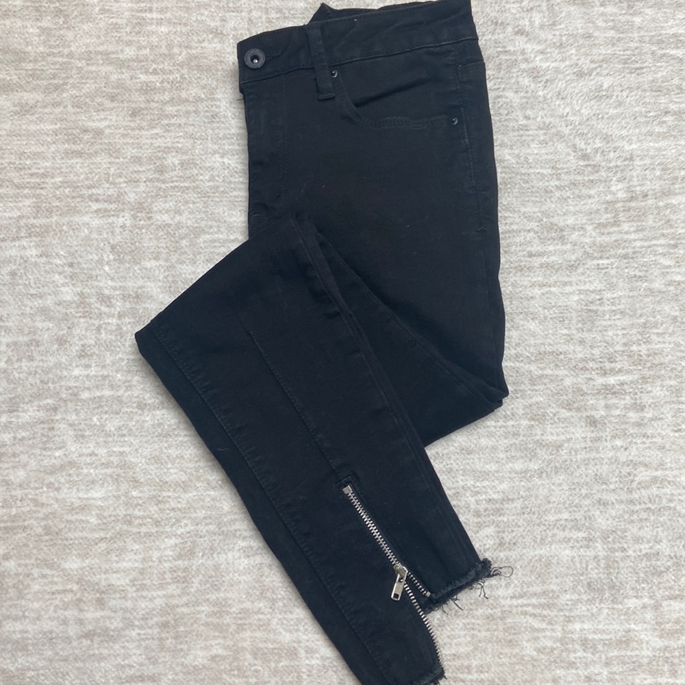 Adorable Black Zipper ankle jean